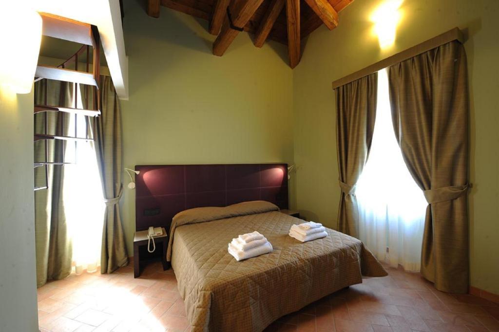 Отель Magione Papale Relais Л'Акуила Номер фото